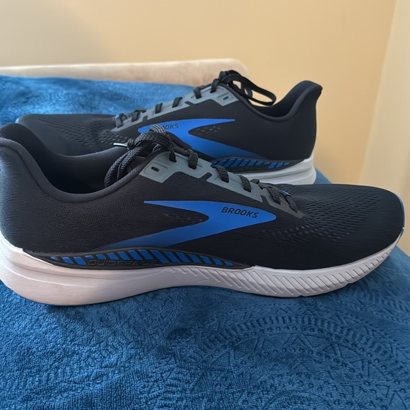 Men’s shoes Brooks Launch 8 - Picture 3 of 3